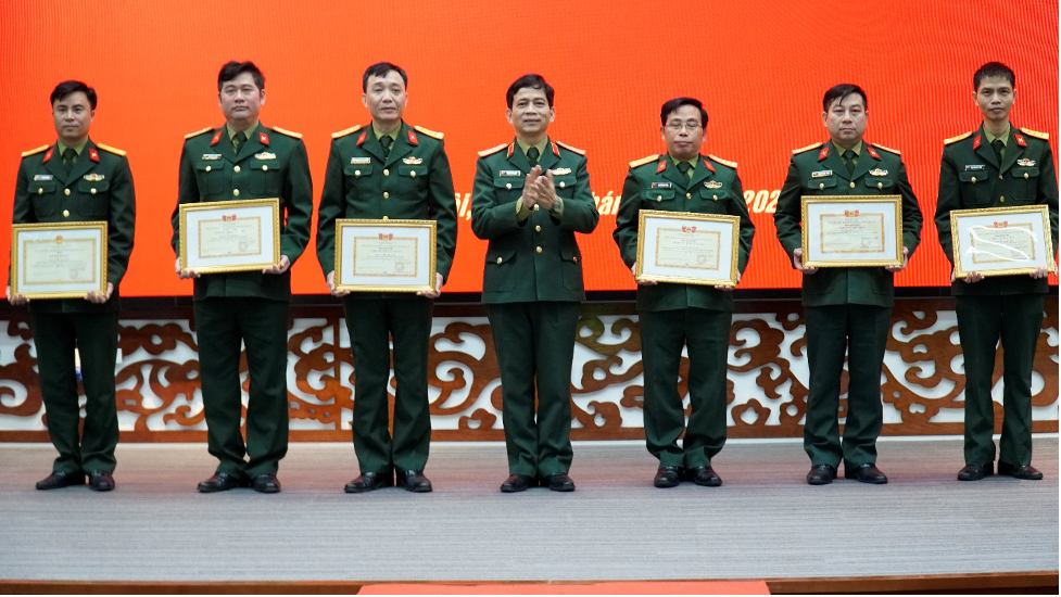 /UploadStore/admin/221230 C22 HN Tong ket nam/Picture11.png